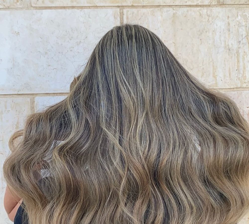 גווני חול, עבודה של ניר ברי